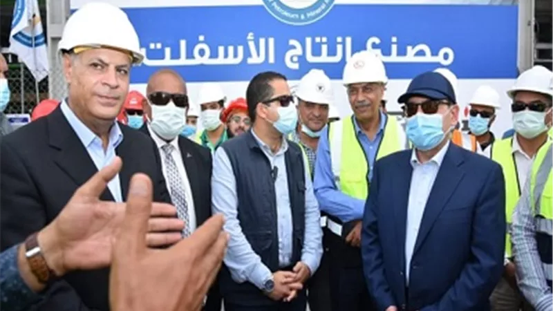 الملا: صرف نصف شهر مكافاة للعاملين بالسويس لتصنيع البترول