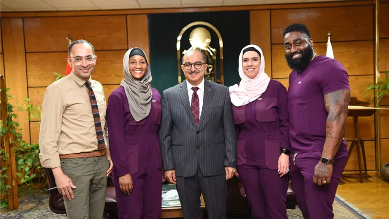 رئيس جامعة أسيوط يستقبل فريق أمريكى من معهد الوشم الطبى بجامعة بنسلفانيا