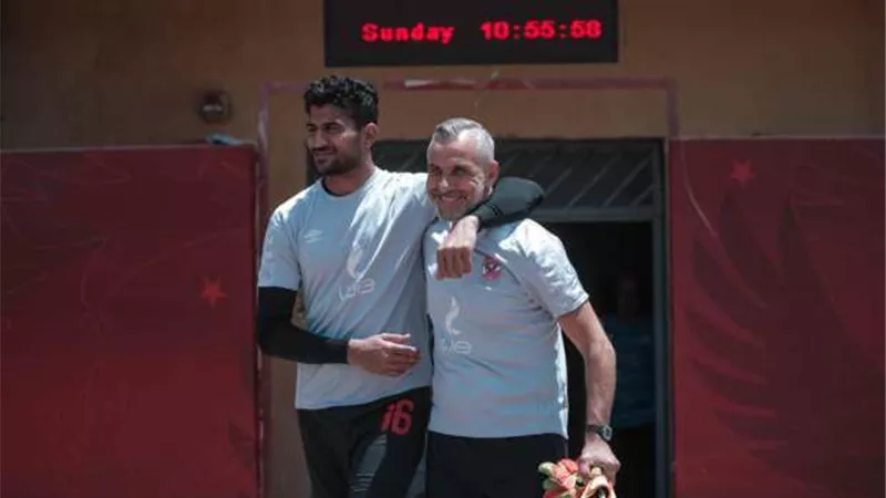 ميشيل يانكون يعقد جلسة مع حارس الاهلي قبل مباراة القمة