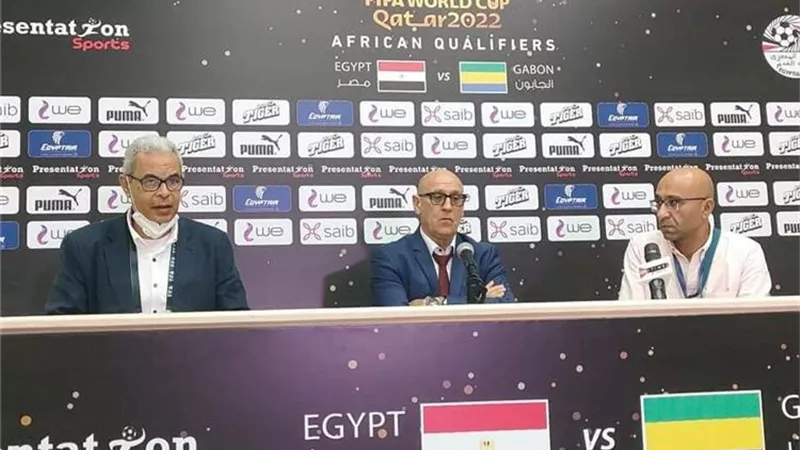 بعد الخسارة أمام الفراعنة 2-1 مدرب الجابون ينتقد حكم المباراة.. لهذا السبب