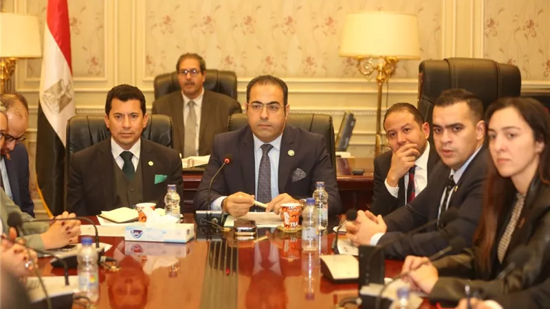وزير الشباب: لسنا ضد أحد في الوسط الرياضي