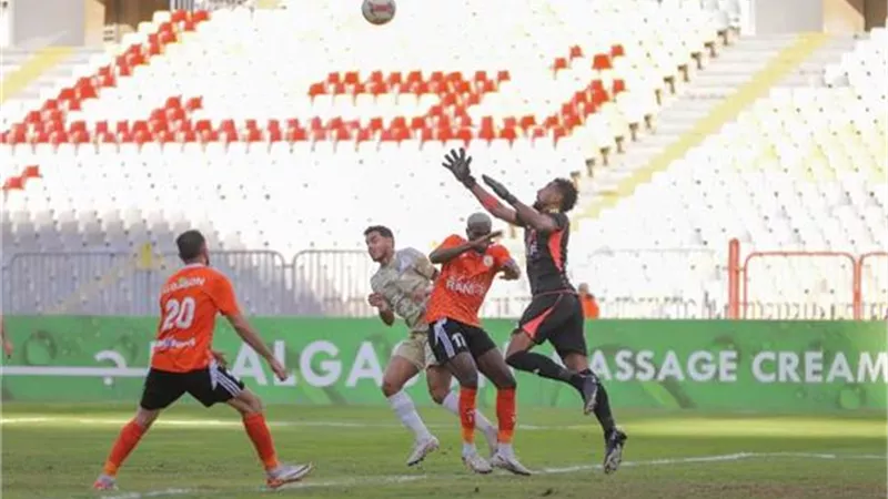 فاركو يتقدم على الأهلي بهدفين فى الشوط الأول.. فيديو