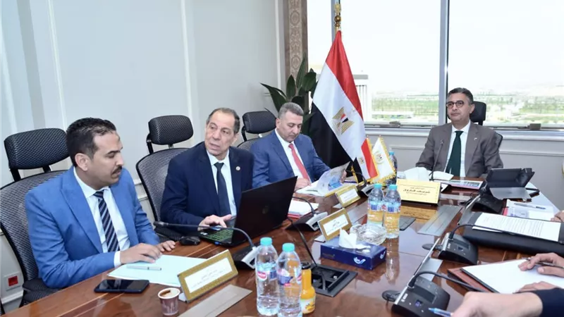 وزير التموين يوجّه برفع كفاءة مصانع السكر وتحديث خطوط الإنترنت