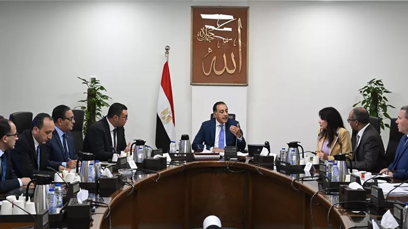 مدبولى يُتابع الخطة التنفيذية لمحطات تحلية مياه الساحل الشمالي