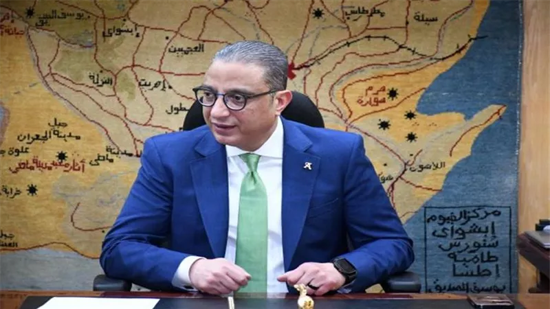 محافظ الفيوم يبحث مع