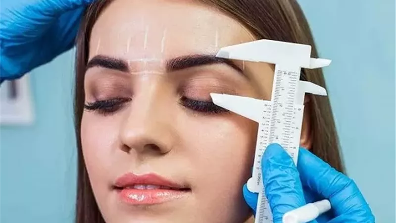 التداوي شرط المباشرة..فتوى تضم 4ضوابط لجراحة رفع الحواجب