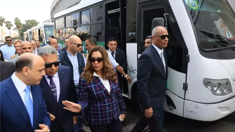 عوض: المخلفات الصلبة والنقل الجماعي على رأس أولويات الوزارة