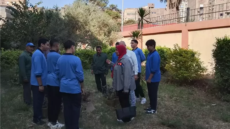 برنامج توعوي بمدارس الجيزة لتدريب الطلاب على زراعة الأشجار والنباتات