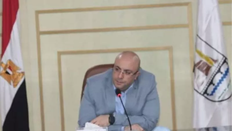 الكشف وتوفير العلاج لــ1359 مواطناُ فى قافلة فى سمسطا.. بالصور