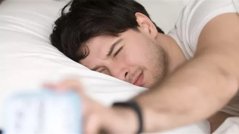 لماذا يصعب الاستيقاظ صباحا؟ .. خمول النوم قد يكون السبب