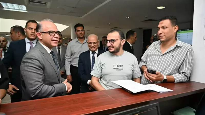 وزير الاستثمار يتفقد مركز خدمات المستثمرين بجمصة