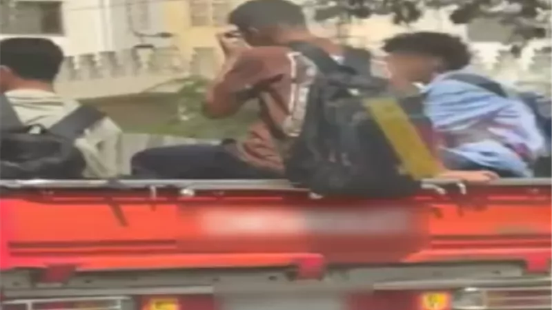 ضبط سائق ربع نقل حوّل صندوق سيارته لوسيلة نقل طلاب بالشرقية