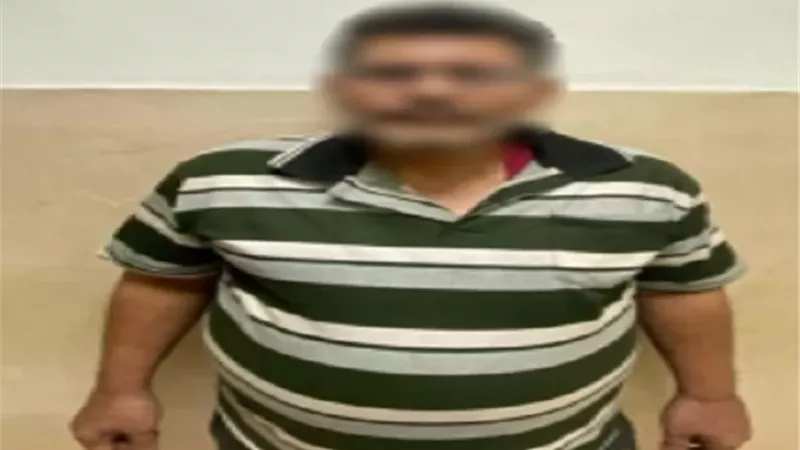 . ضبط عامل مقهى تحرش بفتات داخل سيارة أجرة بالجيزة