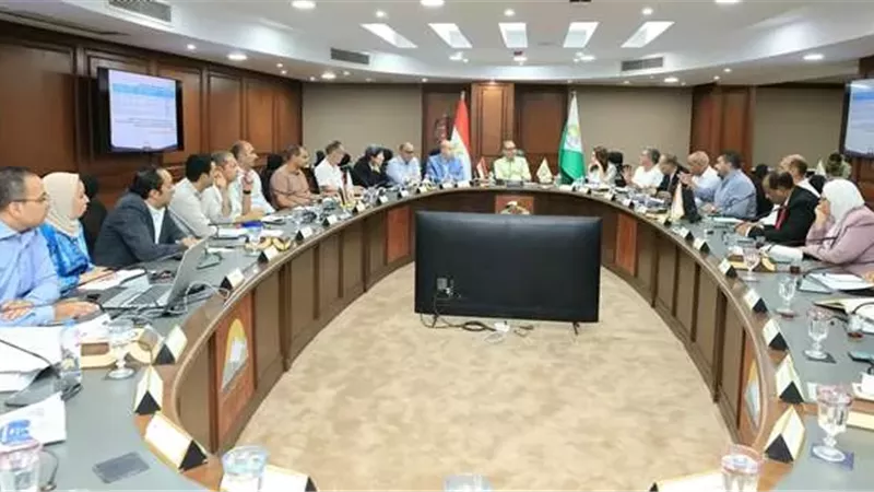 محافظ الجيزة: رفع كفاءة الأنفاق ورصف عدد من المحاور والشوارع