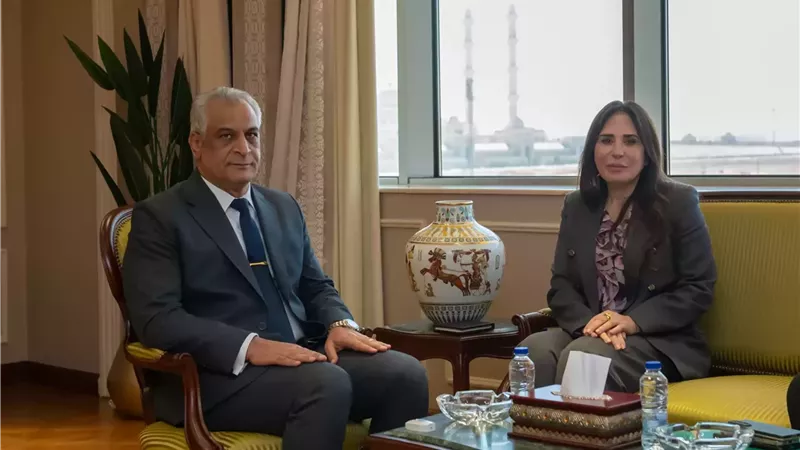 وزيرا الإنتاج الحربي والإسكان يتابعان مستجدات مشروعات التعاون المشترك