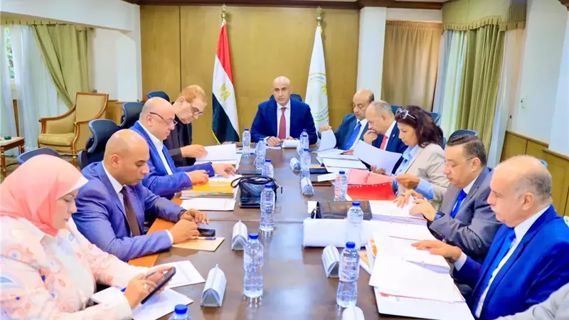 عبد اللطيف يترأس اجتماع 