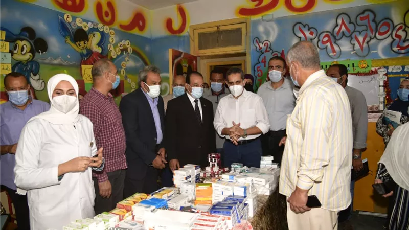 محافظ الغربية يشهد القوافل الطبية والبيطرية بمنشأة حاتم -صور