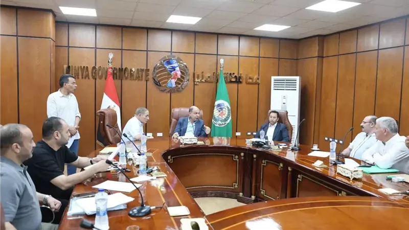 محافظ المنيا يلتقي أعضاء مجلسي النواب والشيوخ لبحث عدد من الملفات