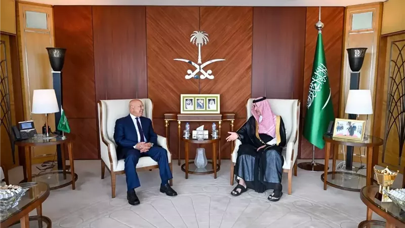 سفير السعودية يستقبل وزير النقل للتهنئة بمناسبة اليوم الوطني السعودي