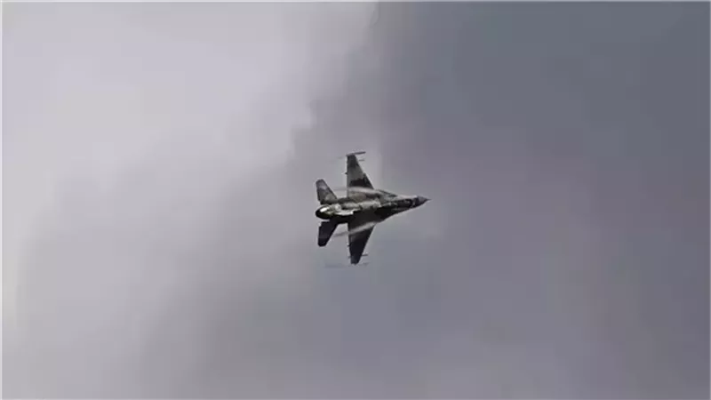 سقوط مقاتلة أمريكية من طراز F-16 في ألمانيا ونجاة طيارها
