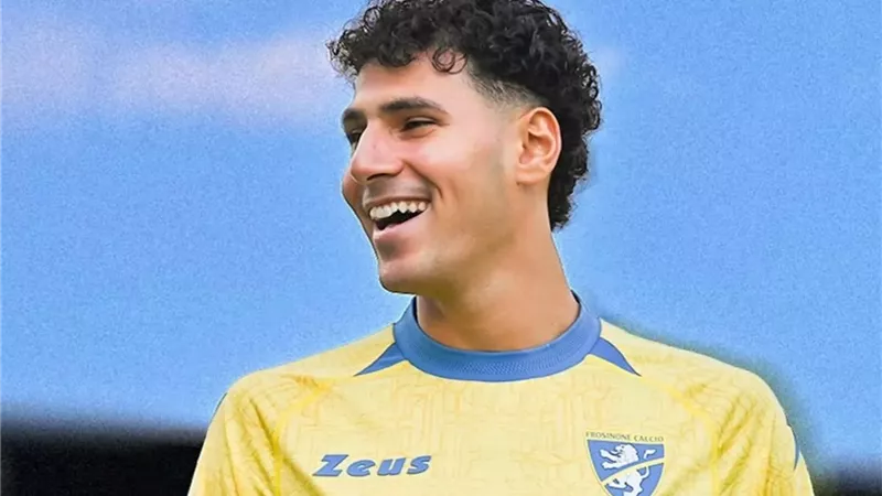 المدير الرياضي لنادي فروزينوني يعدد مزايا عمر فايد وسبب ضمه