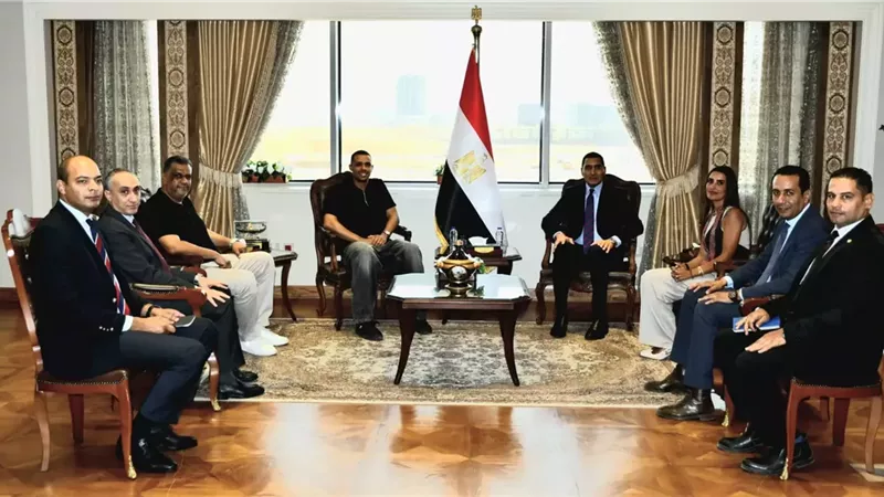 وزير الشباب يكرم مصطفى عسل وأمينة عرفي
