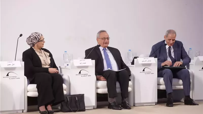 رئيسة القومي للمرأة تشارك في حلقة نقاشية حول 