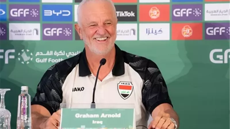 مدرب العراق : ملعب كأس الخليج لا يليق ببطولة كبرى