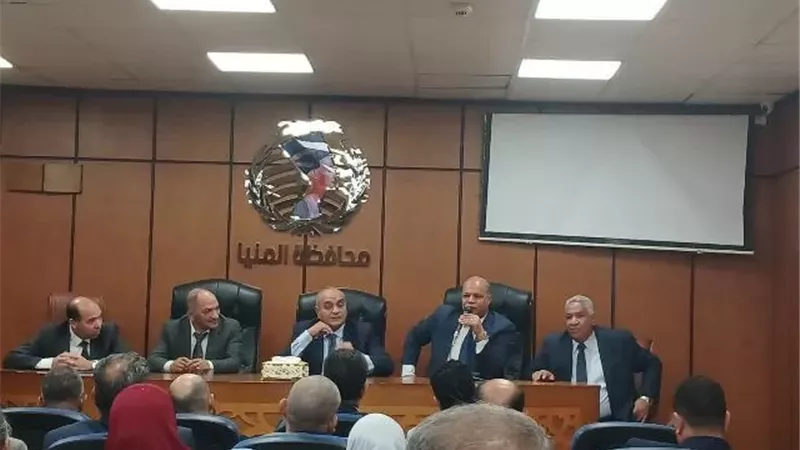 وفد وزارة المالية يلتقي العاملين بالمديرية بالمنيا