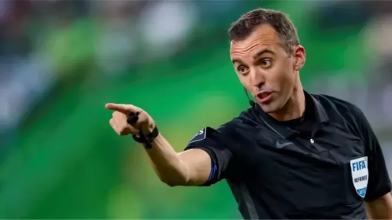 البرتغالي جواو بينيرو حكما لمباراة السعودية والكويت فى كأس الخليج