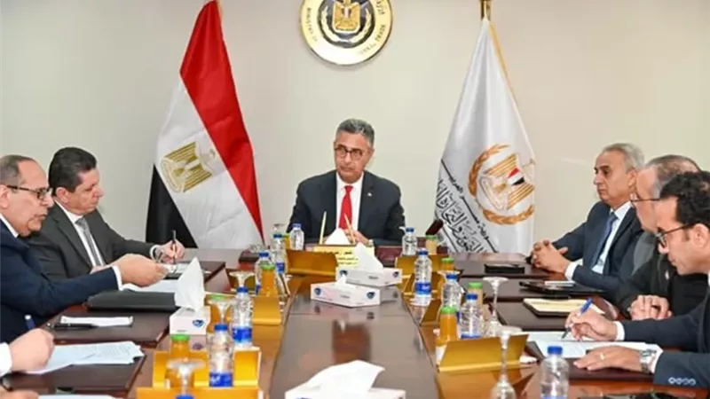وزير التموين يتابع طرح 18 سلعة جديدة بمبادرة خفض الأسعار