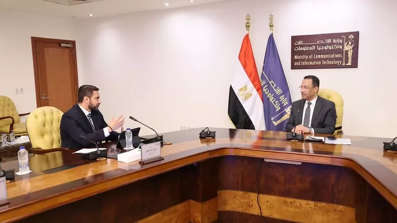 وزير الاتصالات يتابع تنفيذ مشروع مركز «كيميت» للبيانات
