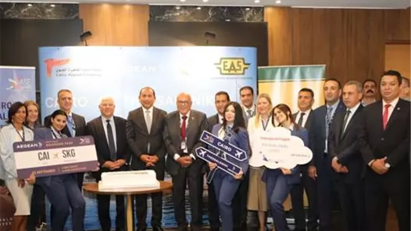 إسحق:تعزيز حركة النقل الجوي ودعم نمو السياحة بين القاهرة واليونان