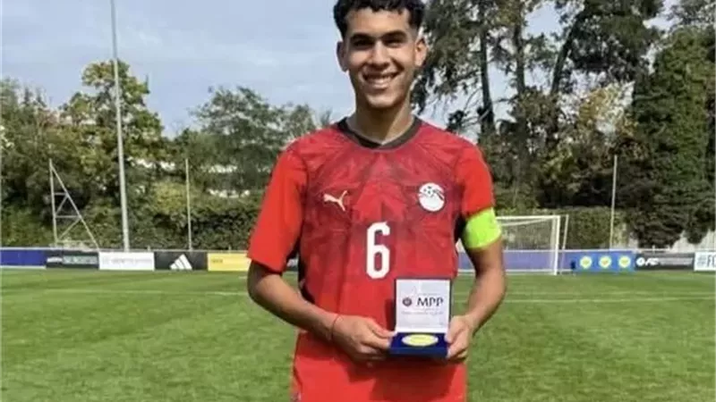 عادل علاء يحصد جائزة الروح الرياضية بمباراة مصر وكوريا الجنوبية