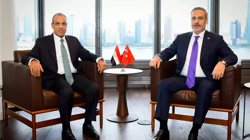 بدر عبد العاطي يبحث مع نظيره التركي تطورات الأزمة الإيرانية