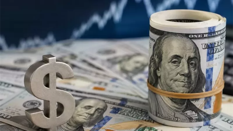 الدولار يتجه لمكاسب أسبوعية مع زيادة عوائد السندات