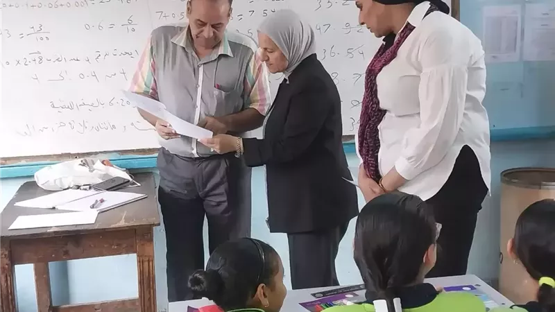 مدير تعليم القاهرة تتابع انتظام الدراسة بمدارس الزيتون وعين شمس