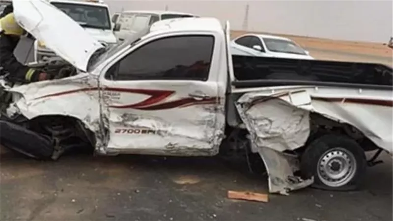 إصابة 4 أثر إنقلاب سيارة ربع نقل على الطريق الصحراوى الغربي بإسنا