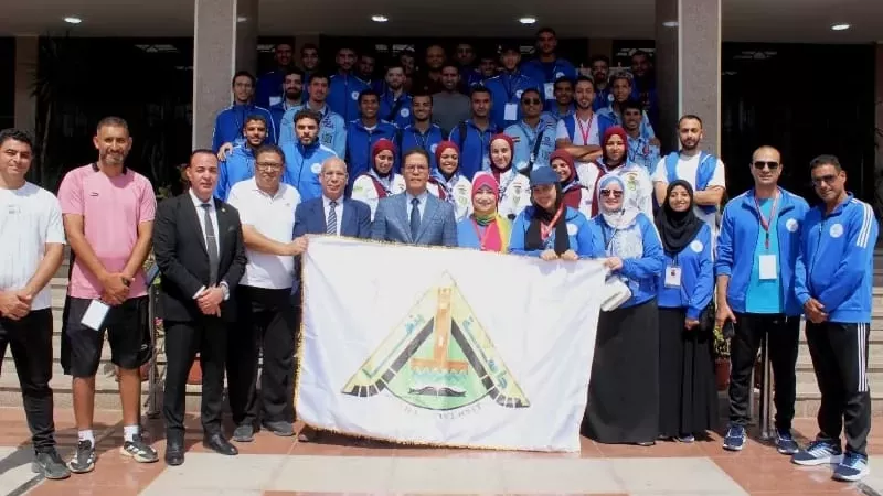 رئيس جامعة بنها يدعم وفد الجامعة قبل انطلاق أسبوع شباب الجامعات بالمنيا