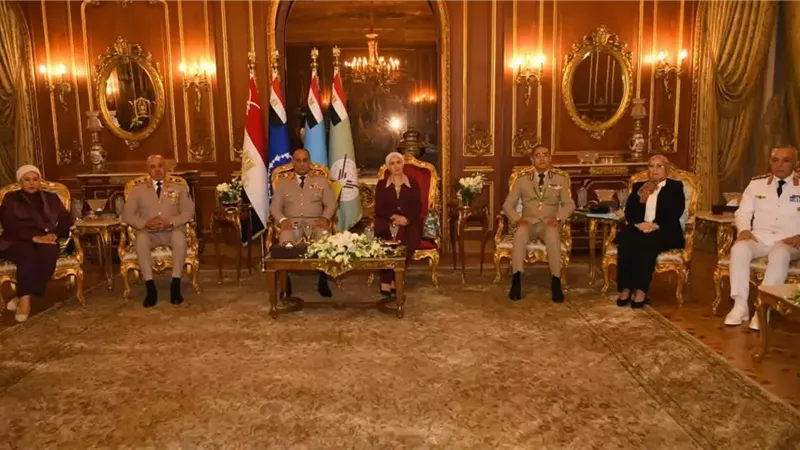 وزير الدفاع يكرم عدداً من القادة الذين أوفوا العطاء بالقوات المسل