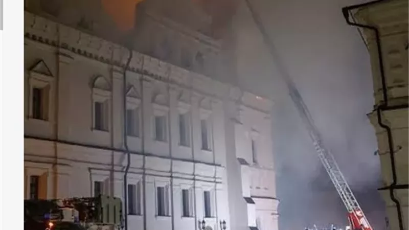حريق هائل في مبنى بكييف إثر هجوم بطائرة مسيرة