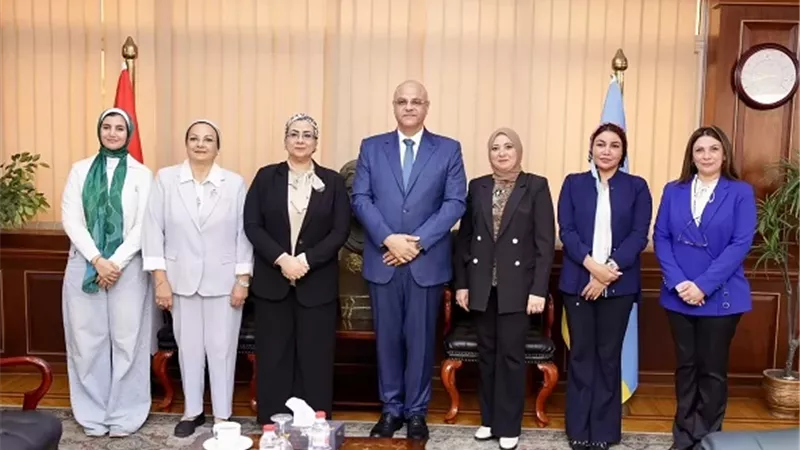 المستشارة أمل عمار تبحث مع محافظ الإسكندرية دعم وتمكين المرأة