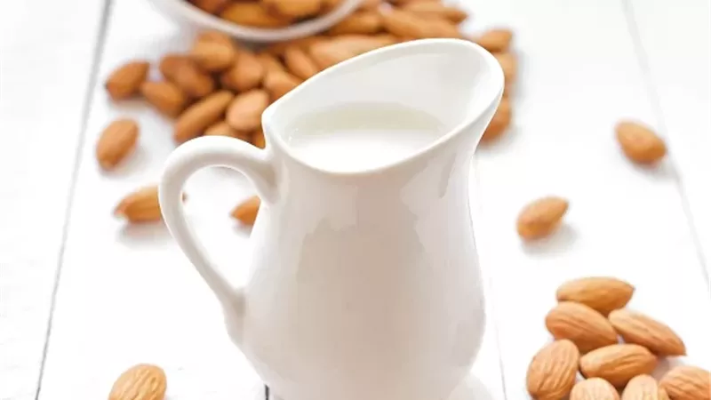 حليب اللوز وضغط الدم.. كيف يدعم صحة القلب وما النوع الأفضل؟