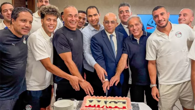 سفير مصر يهنئ منتخب مصر بالفوز على جنوب السودان