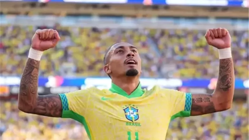 رافينيا يغادر معسكر منتخب البرازيل بسبب الإصابة