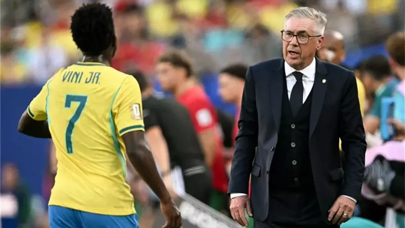 مدرب منتخب البرازيل يدعم فينيسيوس جونيور