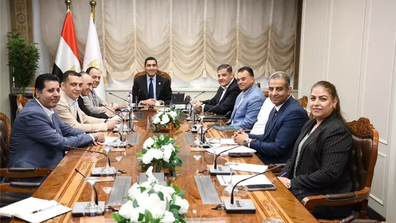وزير الشباب:العمل والإنجاز هما المحددات الرئيسية لتقييم المسئولين