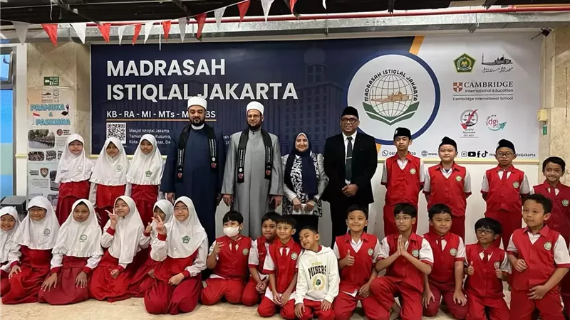 على هامش مؤتمر «جاكرتا»...زيارة لمدرسة«استقلال» و«الأزهر الشريف»