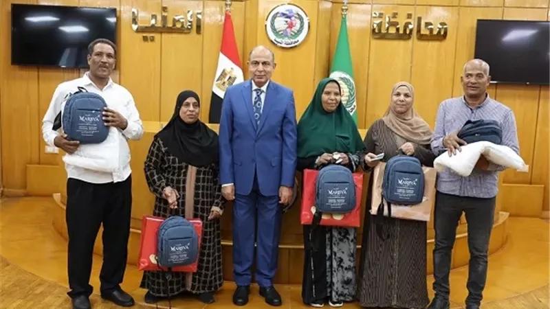 محافظ المنيا يوجه بتيسير سفر 5 فائزين بعمرة «تحيا مصر»