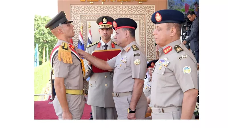 الفريق أشرف سالم زاهر وزير الدفاع يشهد حفل تخرج الدفعة (170) من كلية الضباط الإحتياط